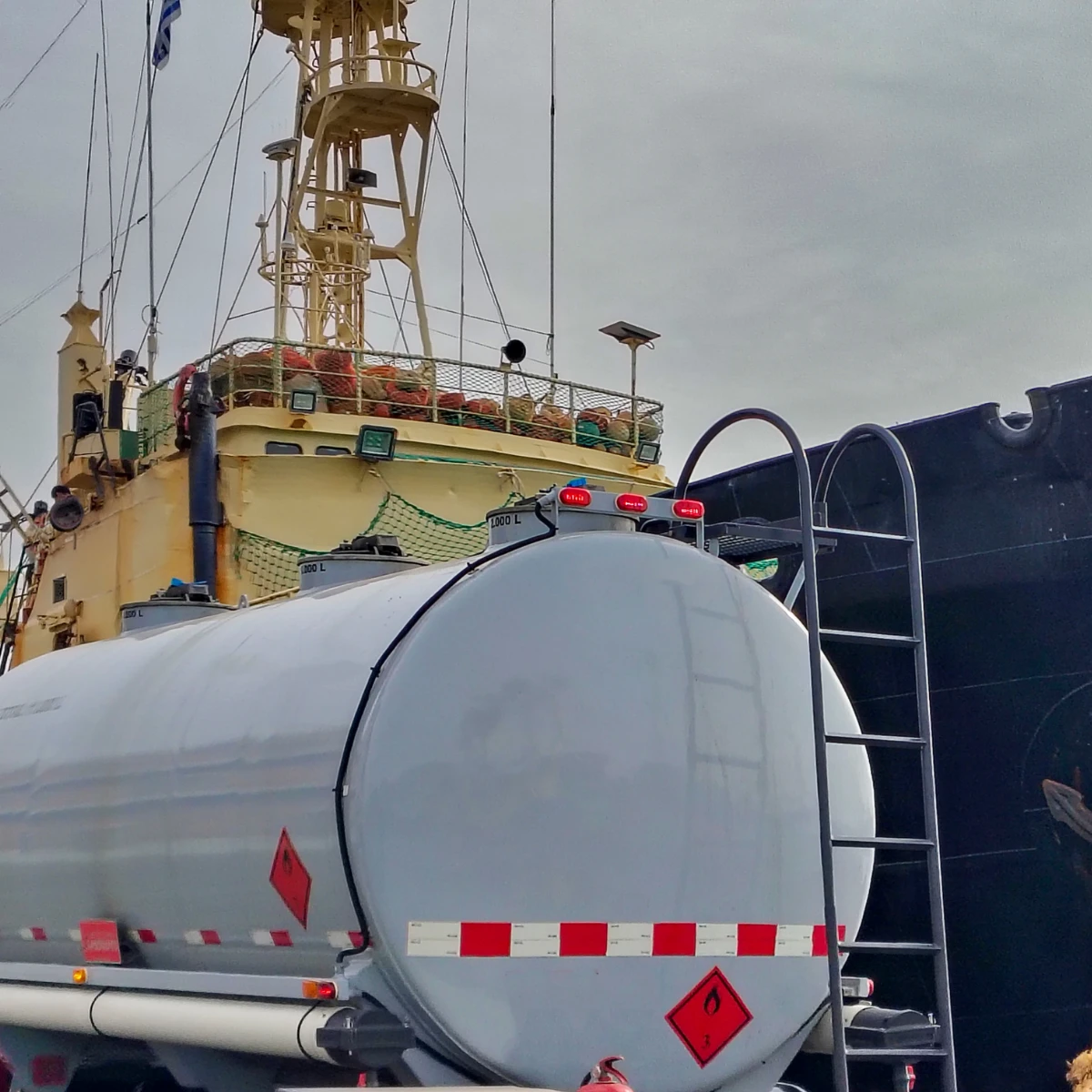 Real time tracking coordinated by USL for oil and gas freight forwarding shipments